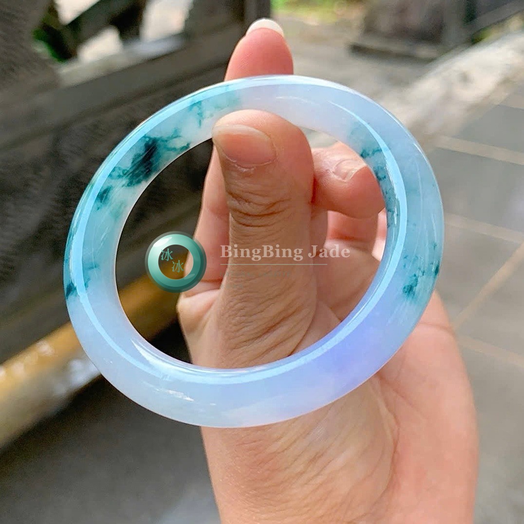 Icy Blue with Floating Emerald Bangle 52mm