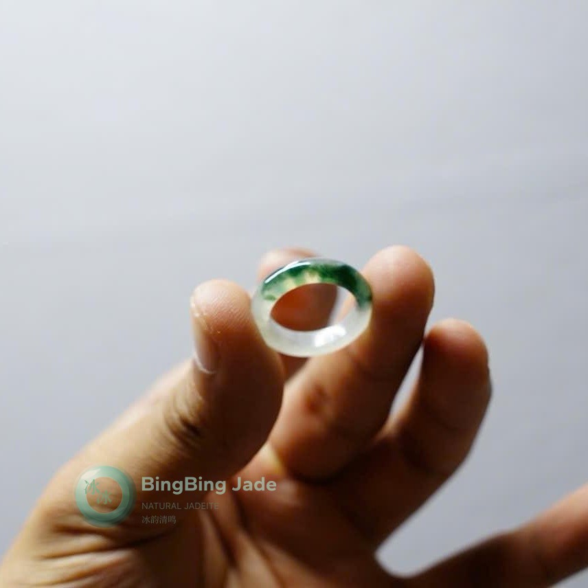 Icy Float with Emerald Bloom — Jadeite Band Ring 16.8mm