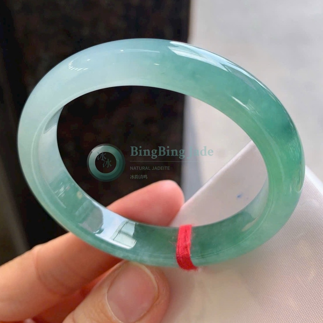 Icy Drifting Green Guifei Bangle 54.8mm — Cool Luminosity with Emerald Veils
