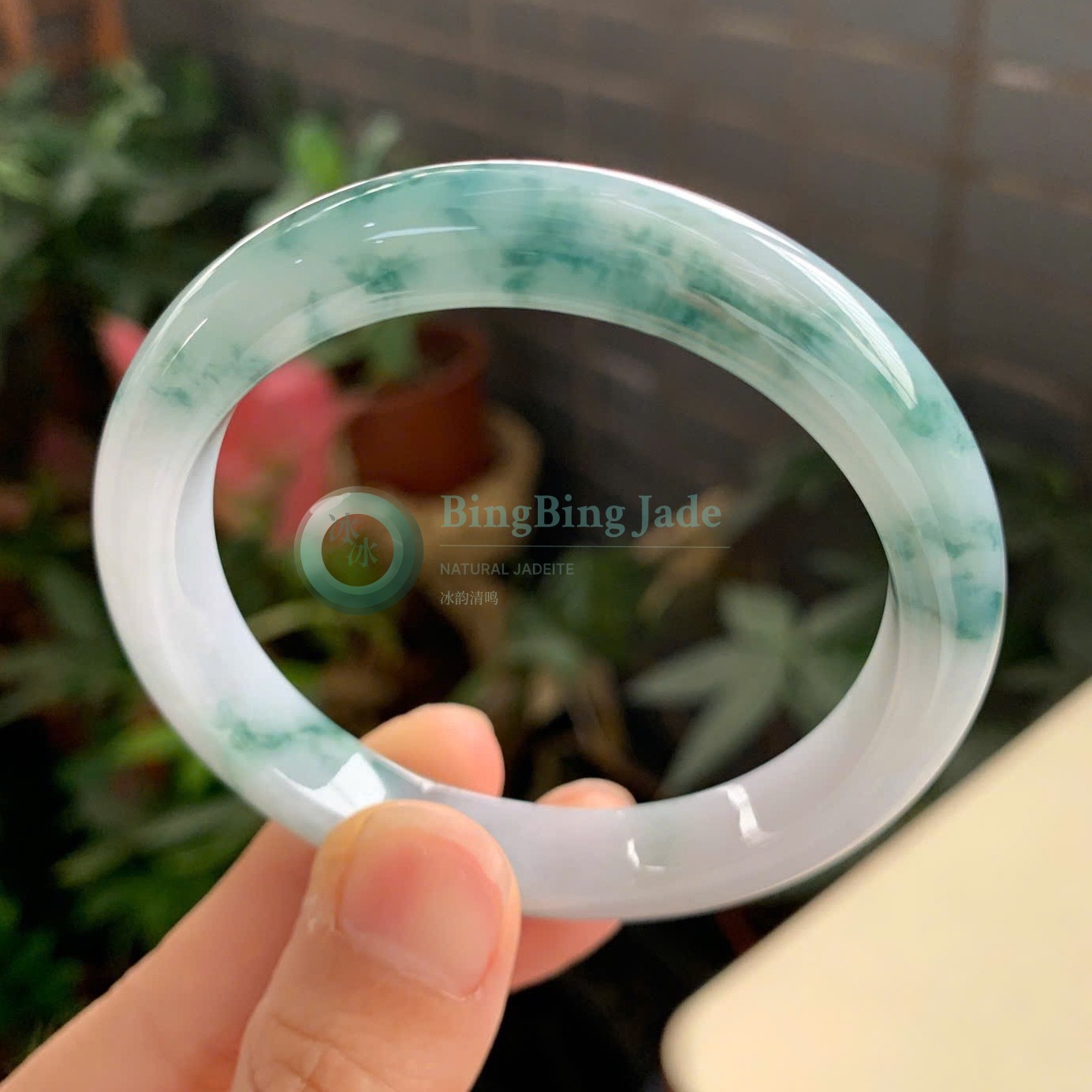 White with Drifting Emerald Clouds — Jadeite Bangle 54mm