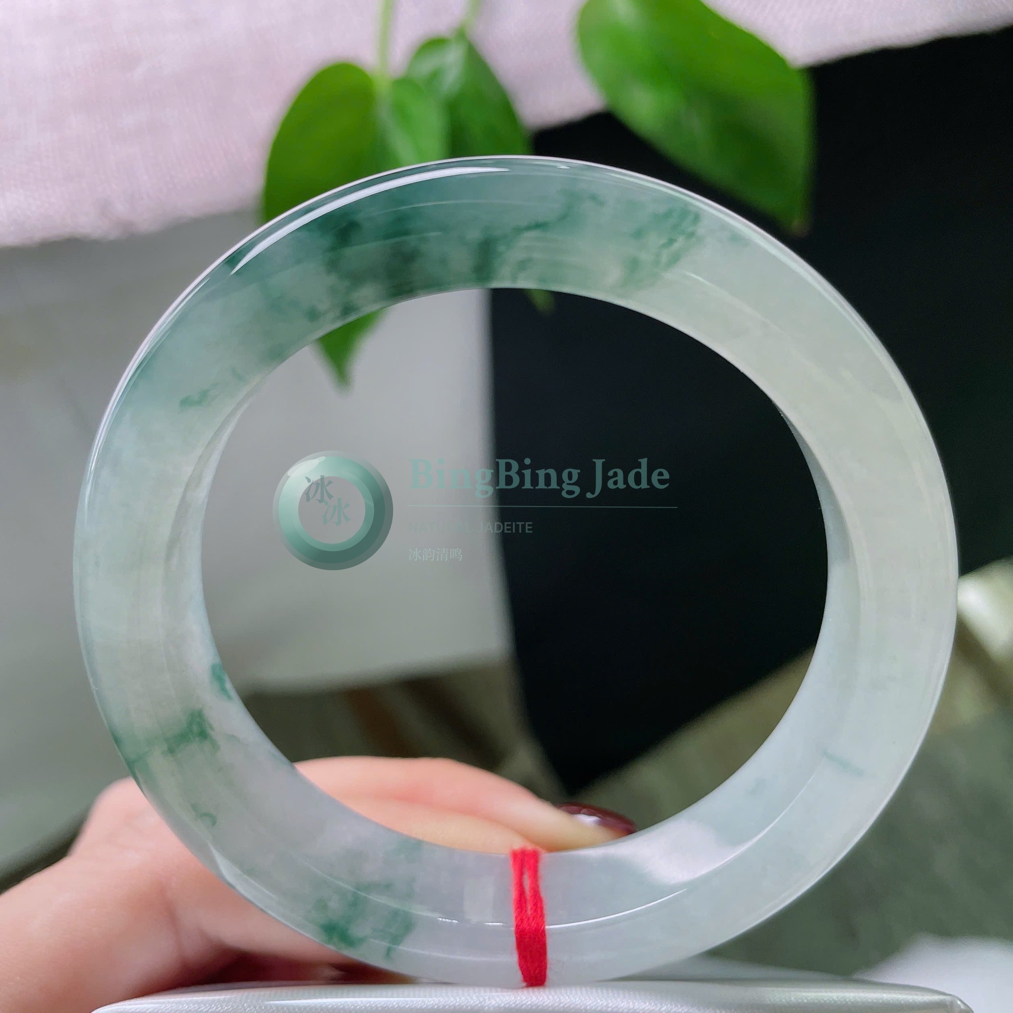 Icy Floating Emerald Bloom Bangle 55.7mm