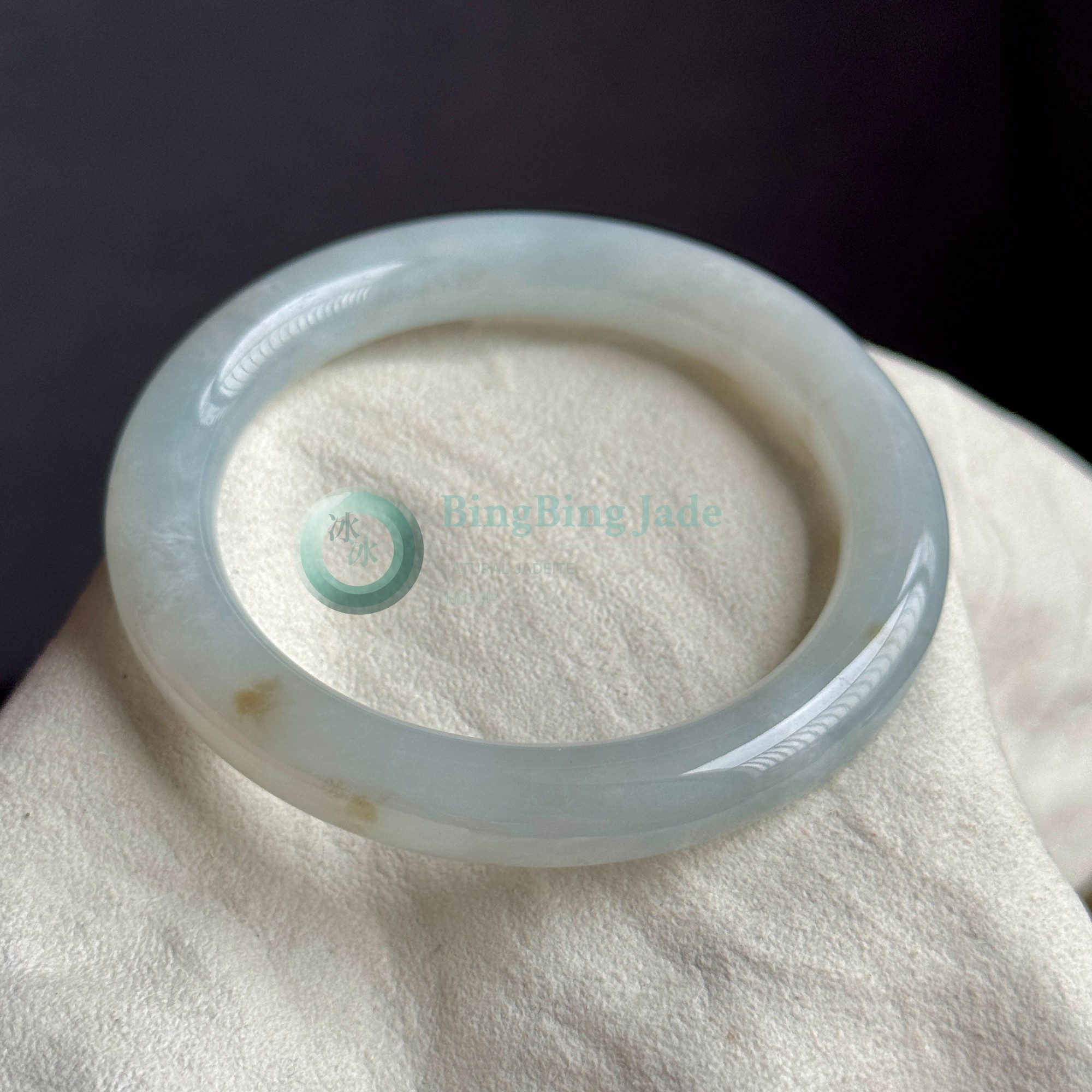 White Jelly Bangle 54.6mm — Quiet Glow with Subtle Warmth