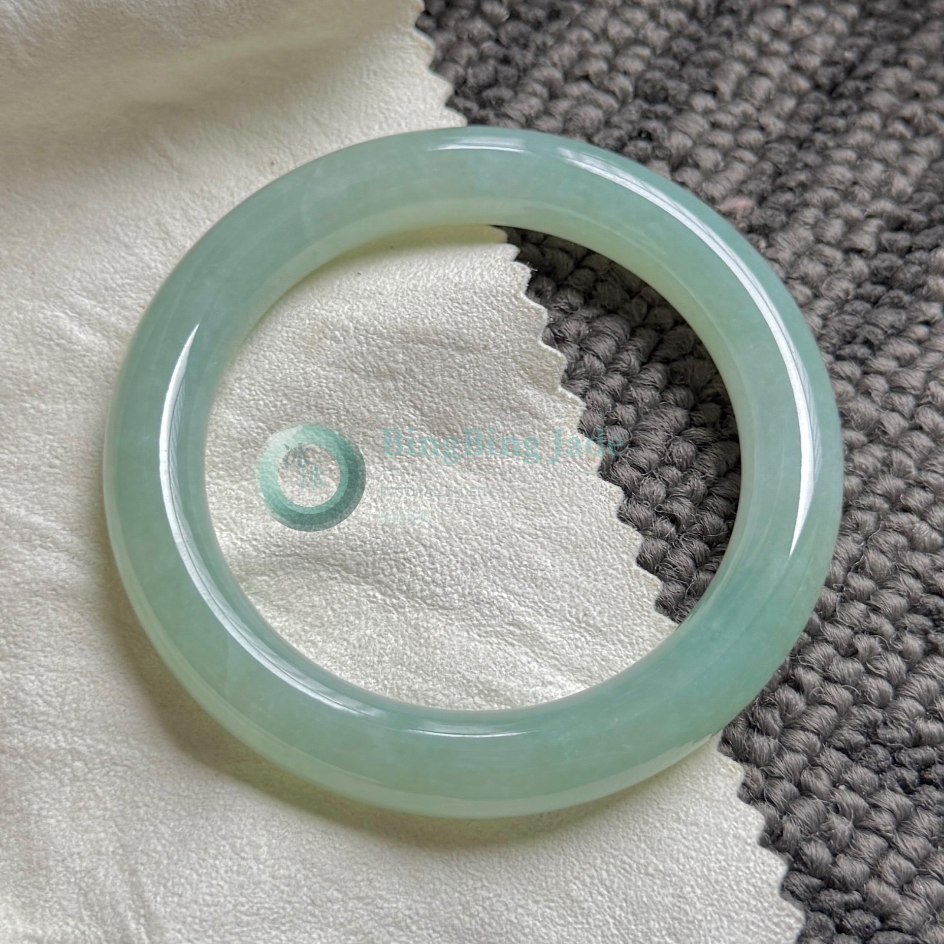 Soft Celadon Glow Round-Bar Bangle 51.6mm