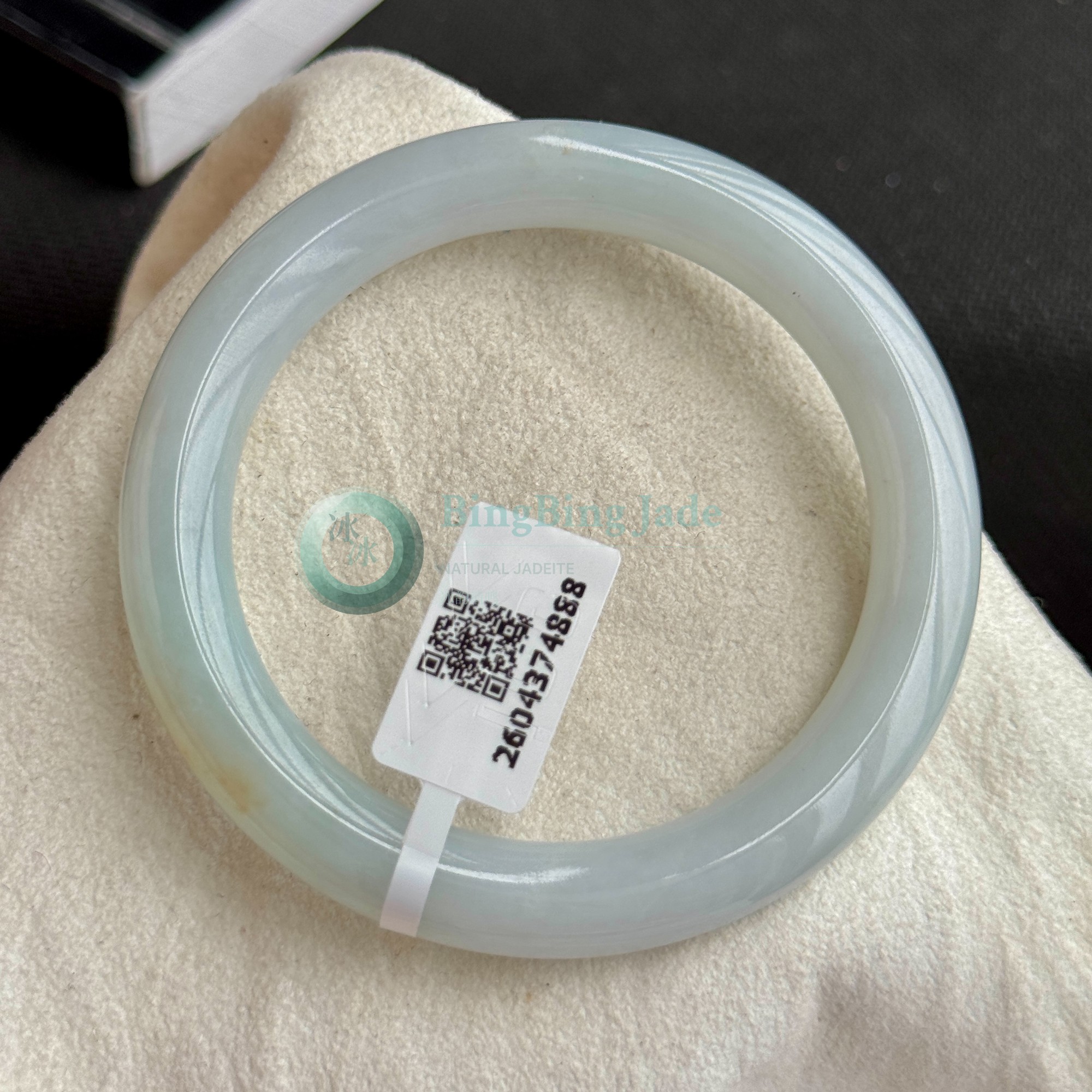 Pale Celadon Glow — Round Bangle 53mm