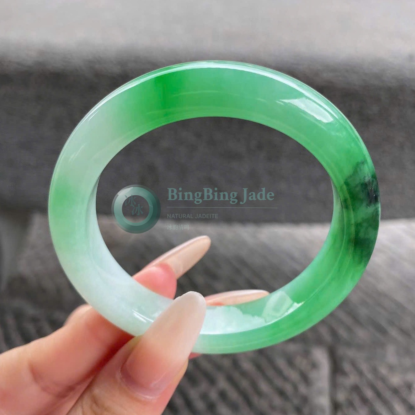 Vivid Emerald Bloom on White Jadeite Bangle 52mm
