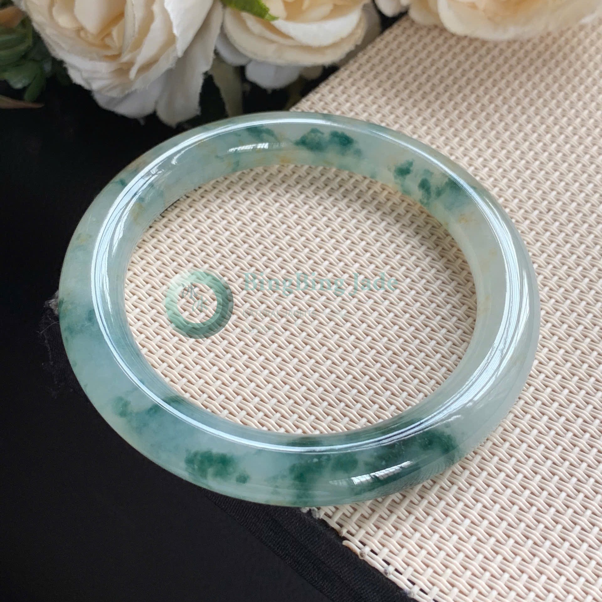 Icy Translucent Bangle with Drifting Emerald Blooms 53.5mm