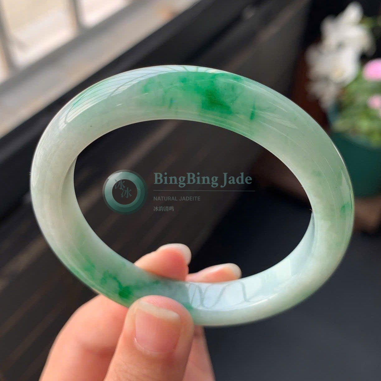 Pale Green with Vivid Emerald Bloom Bangle 52mm