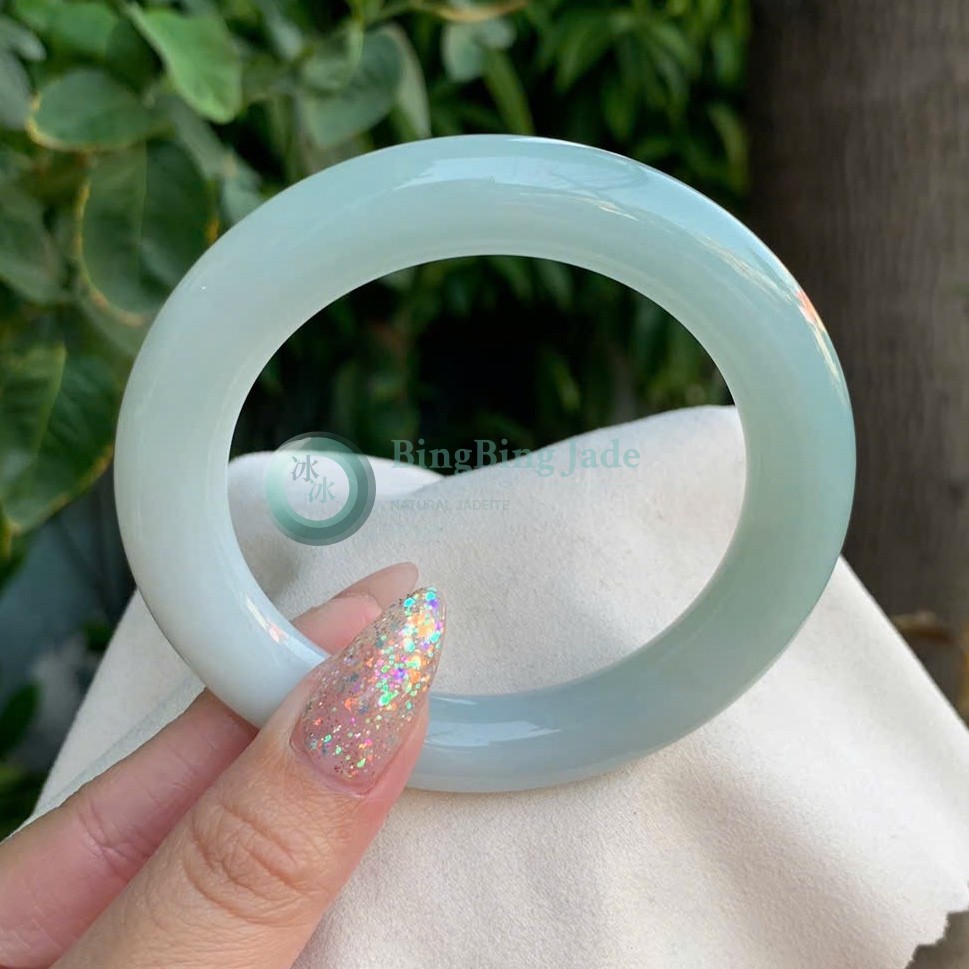 Coconut Jelly Translucency — Aged Crystal Bangle 54.9mm