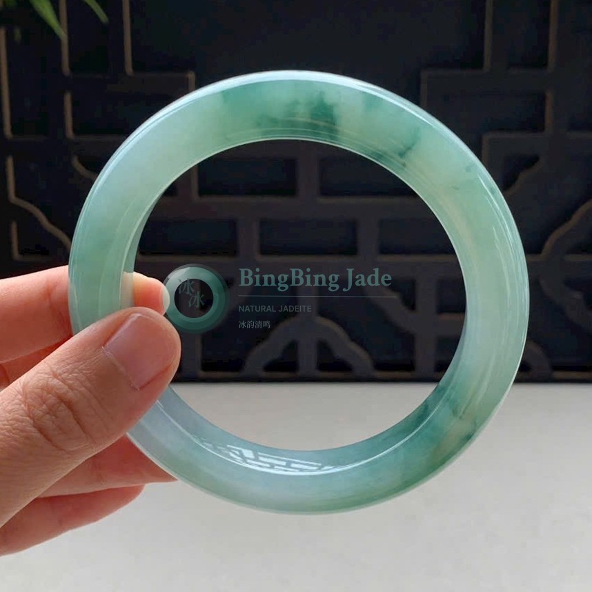 Icy Spring Bloom Floating Green Round Bangle 59mm