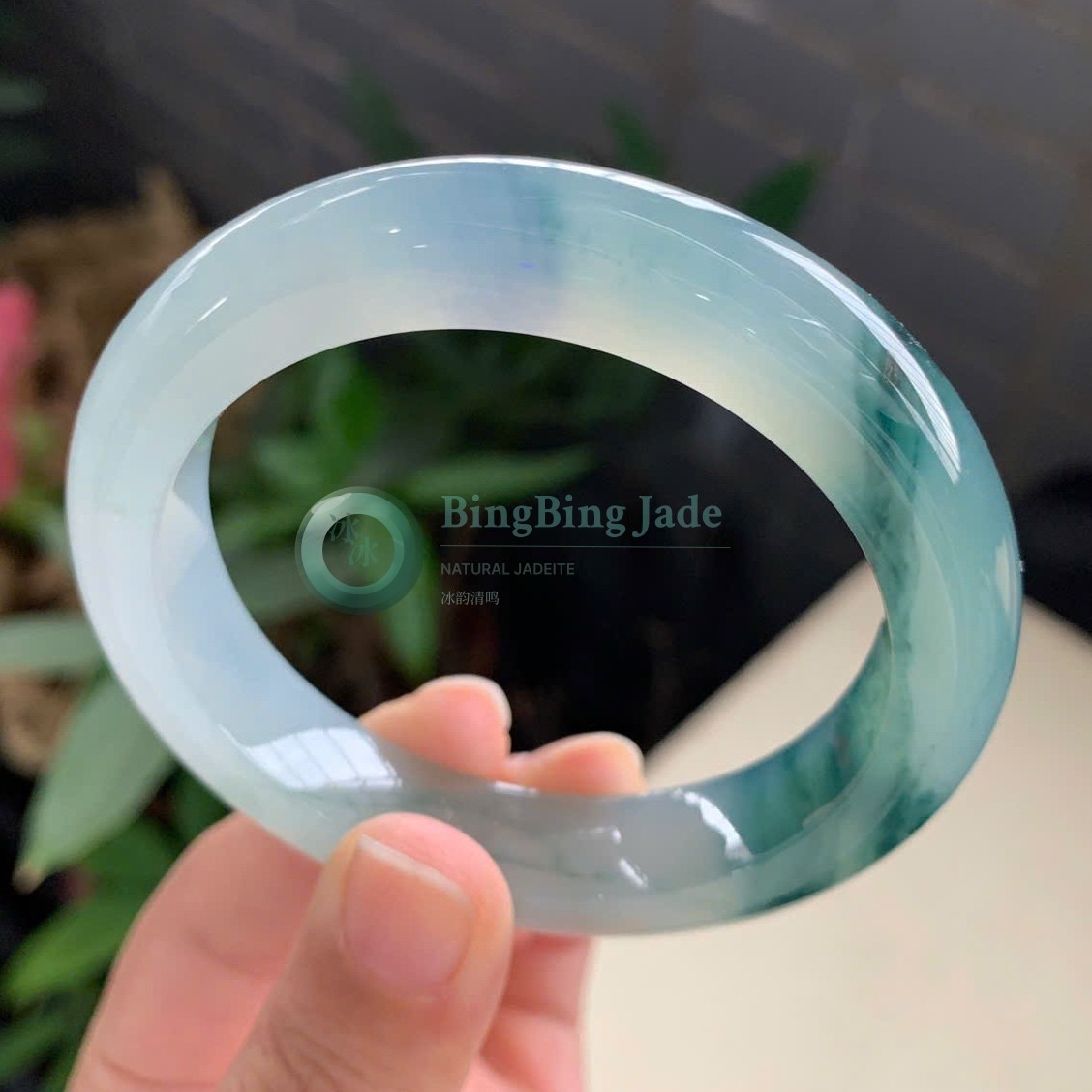Icy Blue-Green Floating Emerald Bangle 52.8mm
