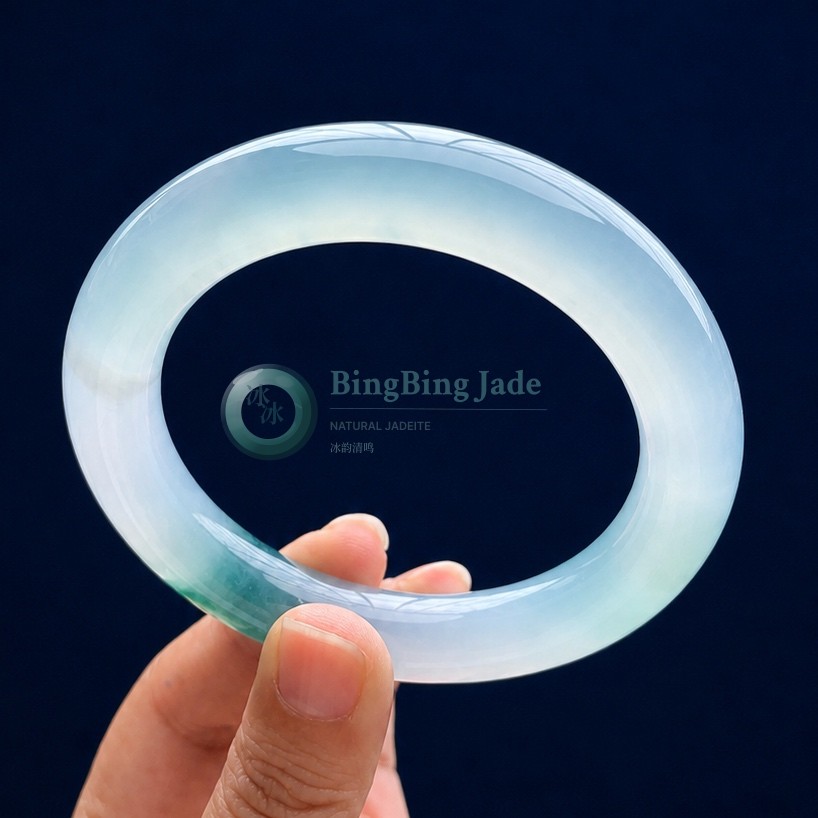 Icy Moonlight with Floating Emerald Patch Bangle 56mm
