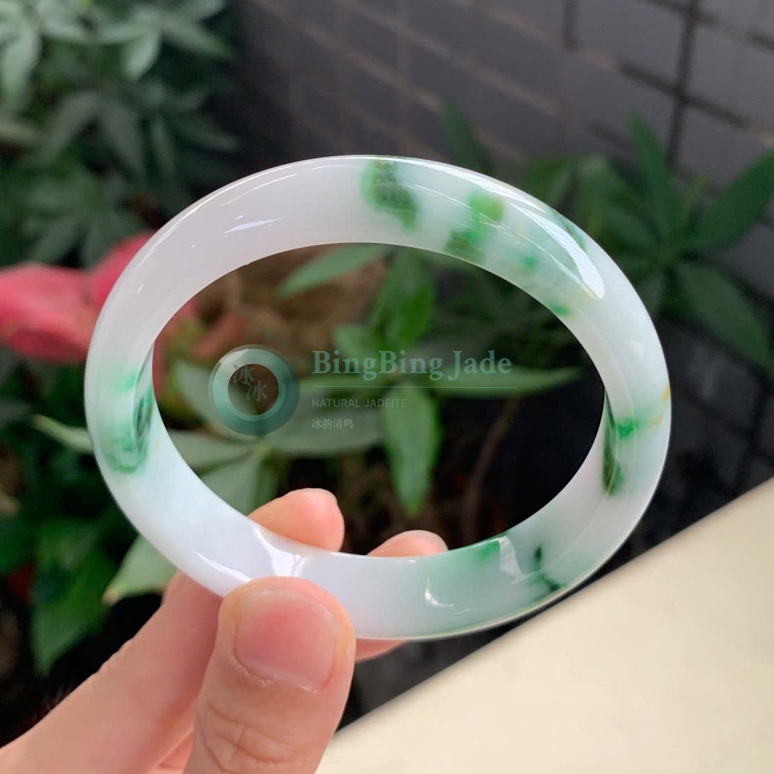 Milky Snowfield with Vivid Emerald Splashes Bangle 59mm