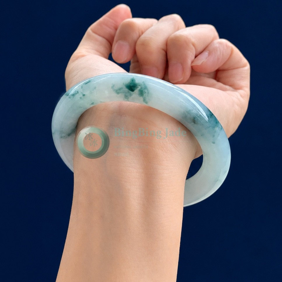 White Jelly with Floating Green Clouds Bangle 57.8mm