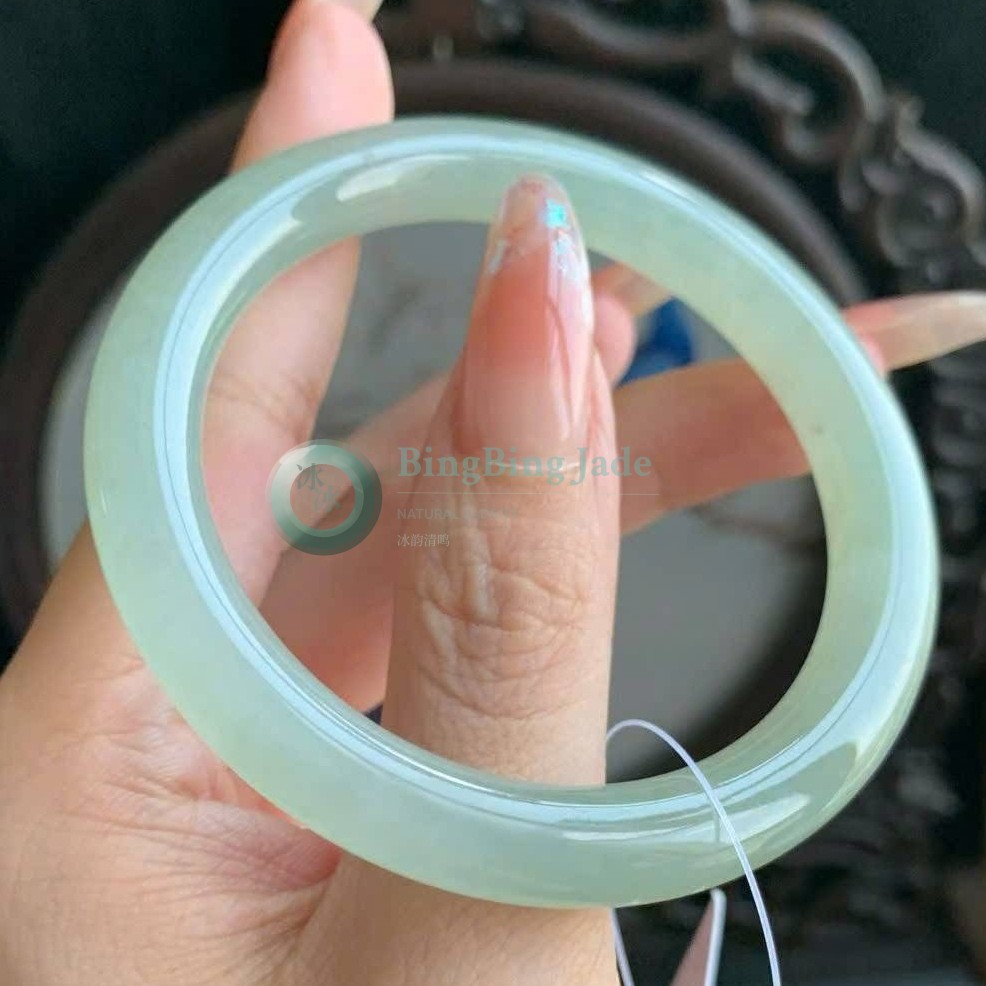 Pale Celadon Glow with Quiet Inner Light — Round Bangle 52.9mm