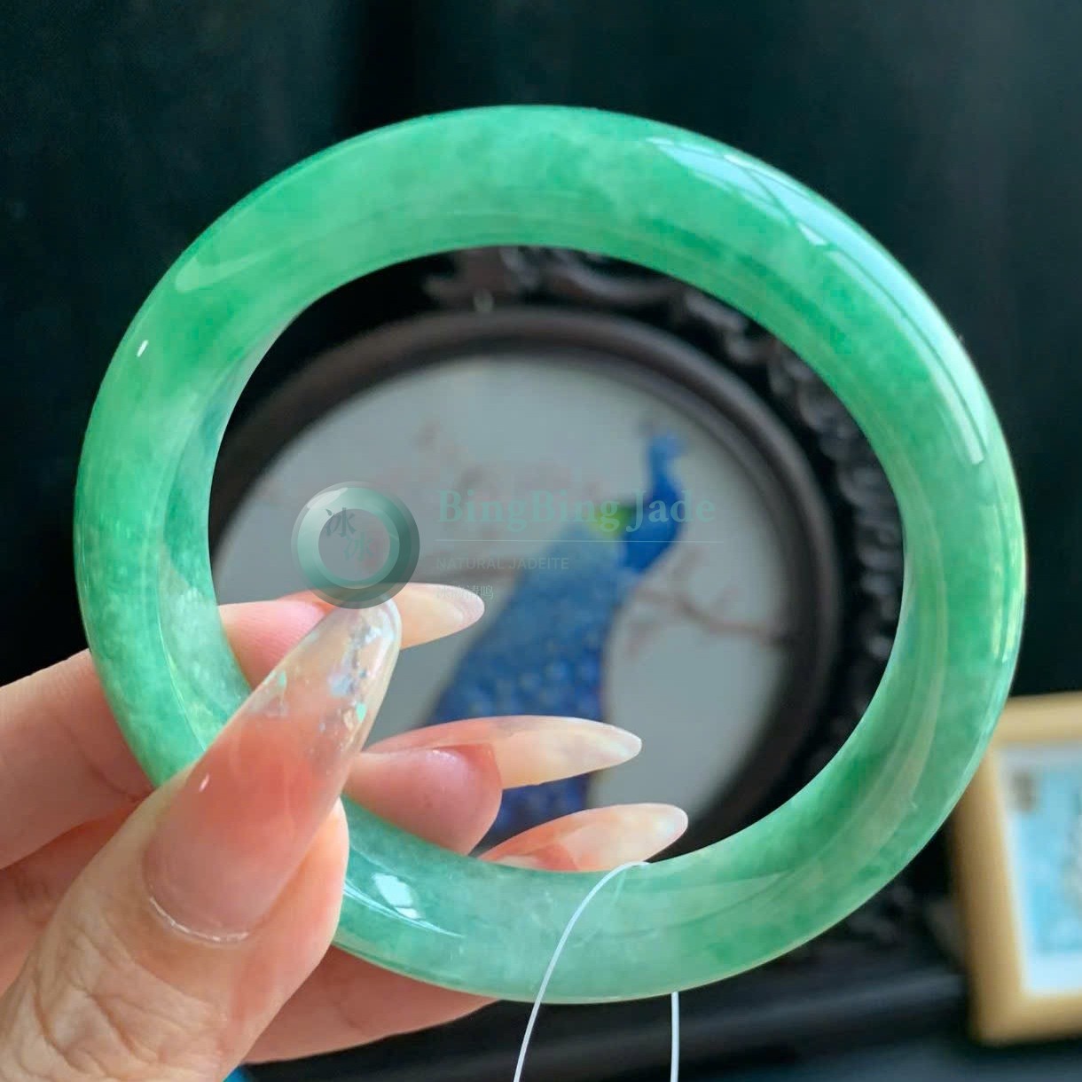 Vivid Apple Green Round Bangle 55.9mm — Crystalline Texture with Full Color Saturation