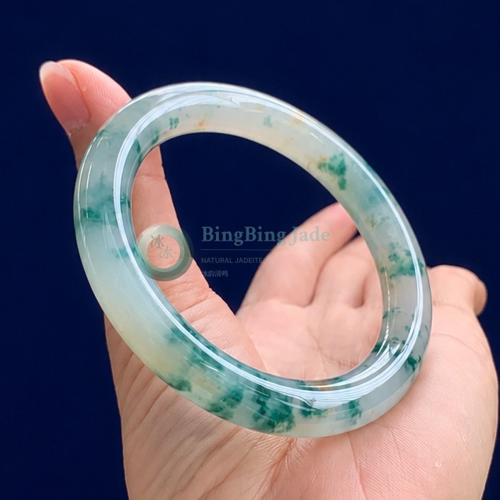Icy Jelly Bangle with Scattered Emerald Blooms 56.6mm