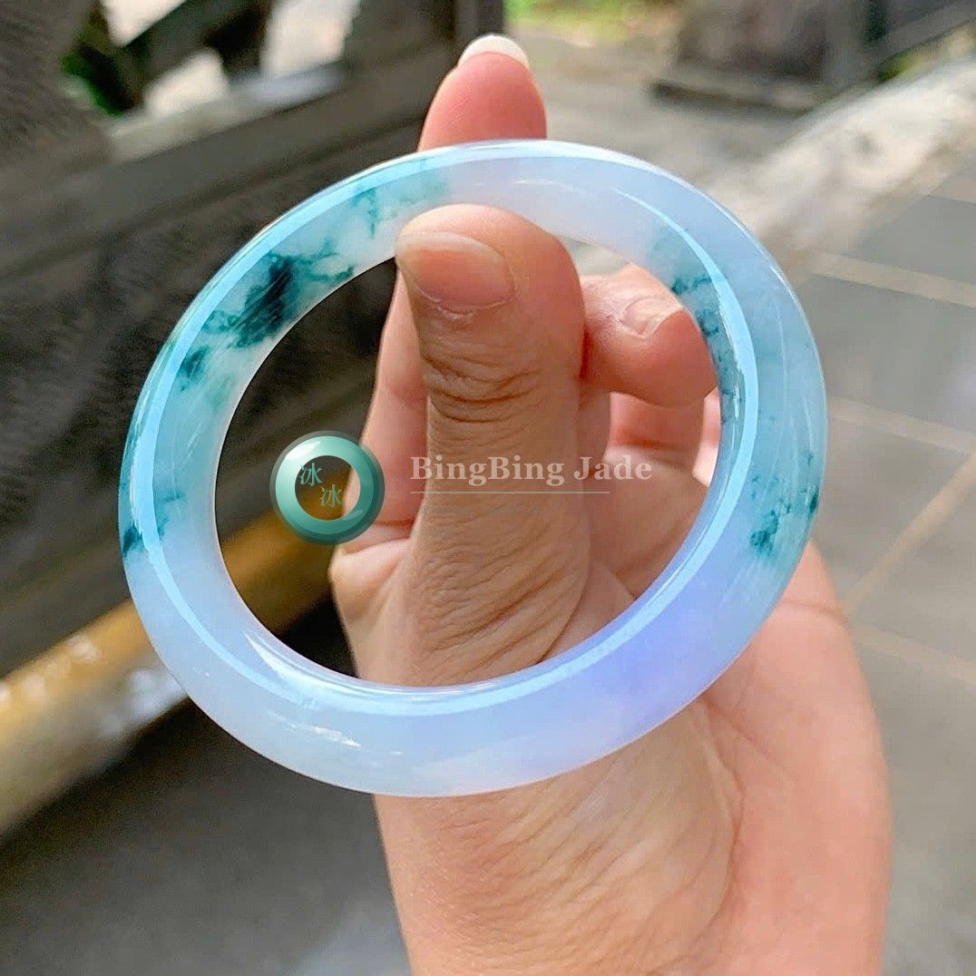 Icy Blue with Floating Emerald Bangle 52mm