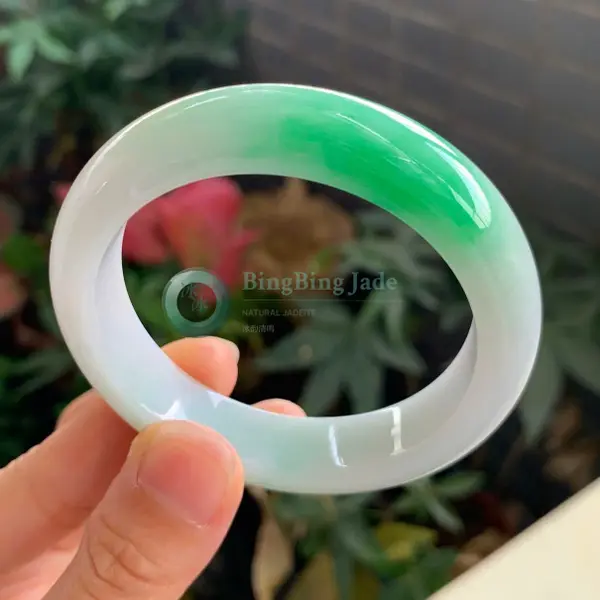White Bangle with Vivid Green Drift · 52.9mm