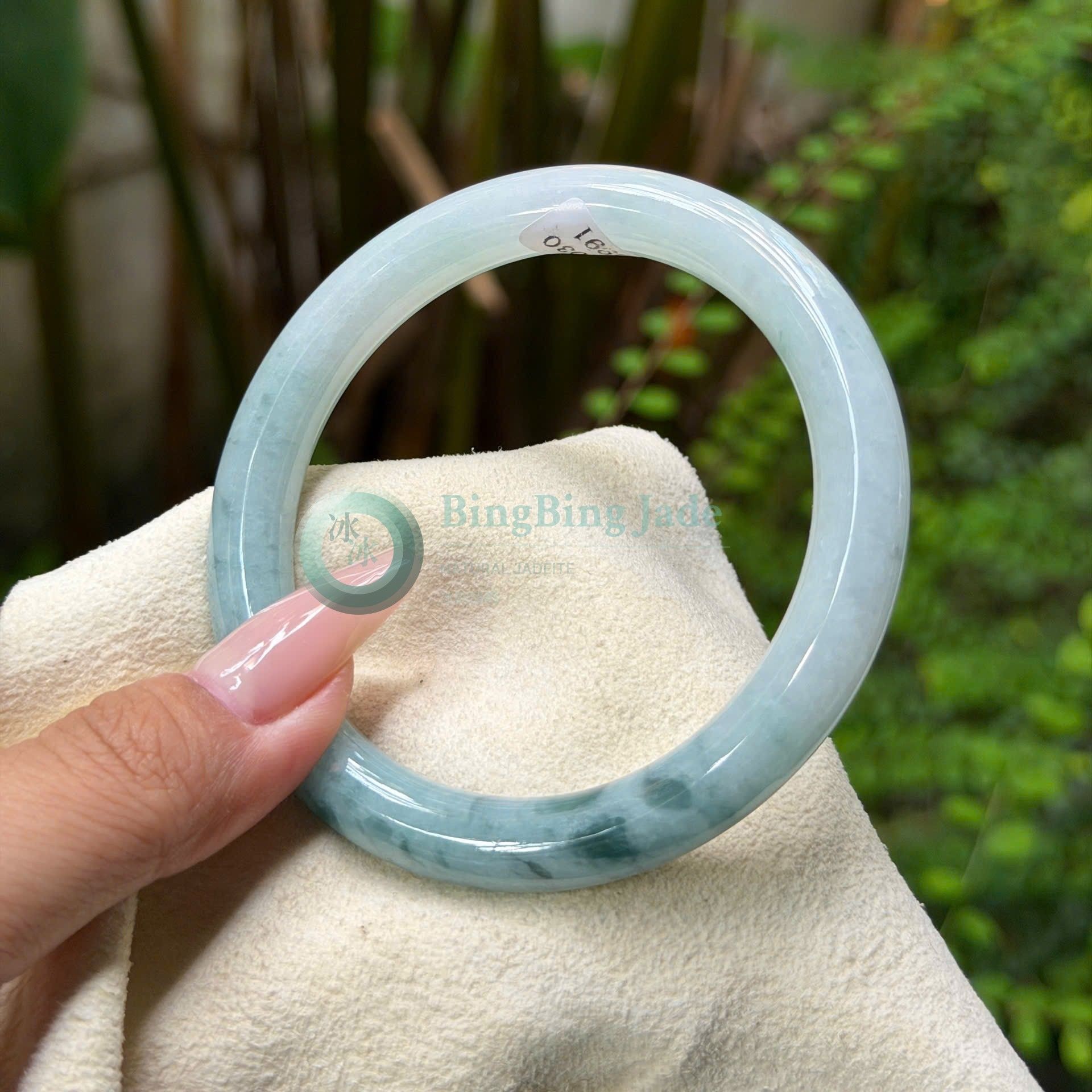 Drifting Blue Mist over Quiet Waters — Jadeite Round Bangle 58.8mm