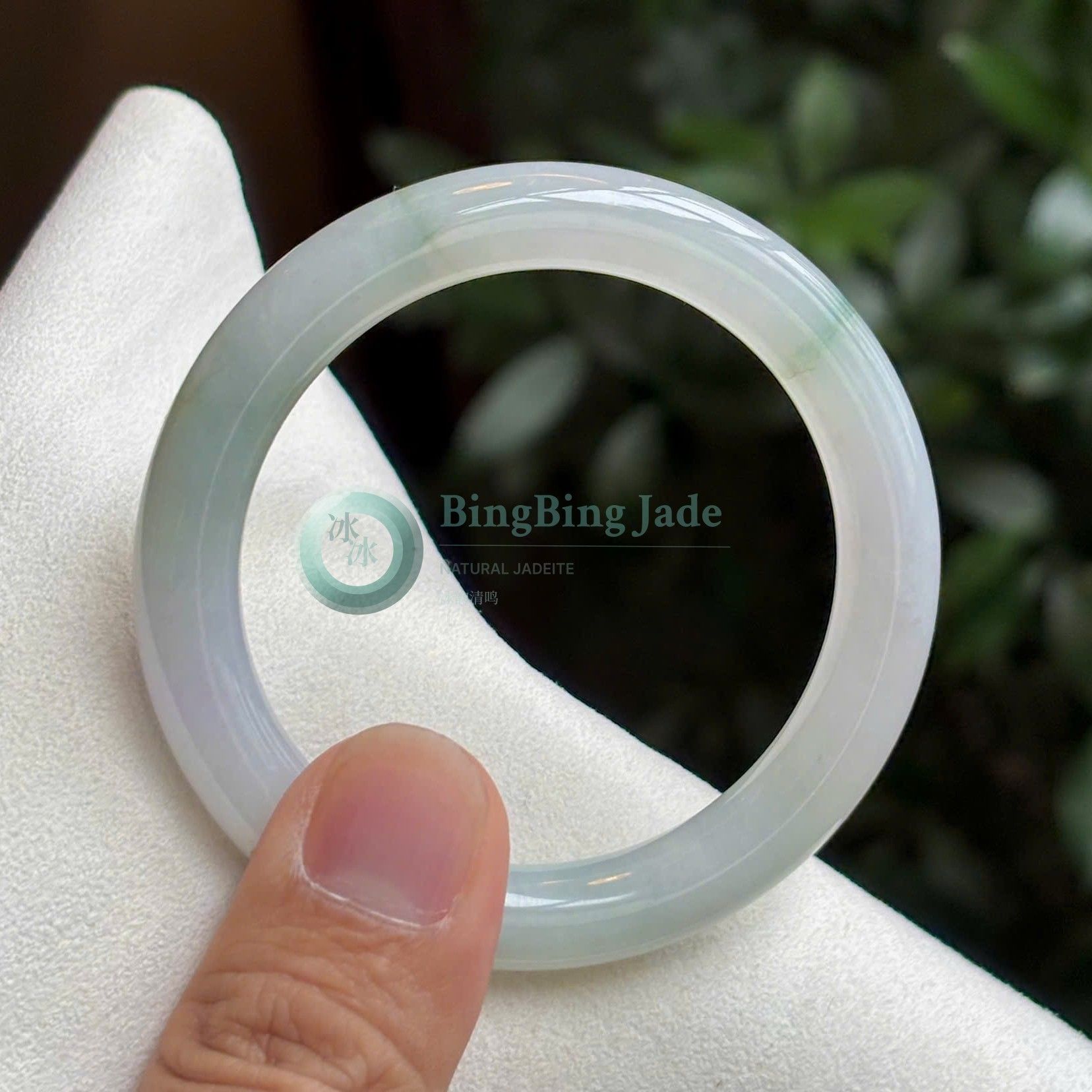 Soft Glow with Scattered Green Wisps Bangle 55.8mm