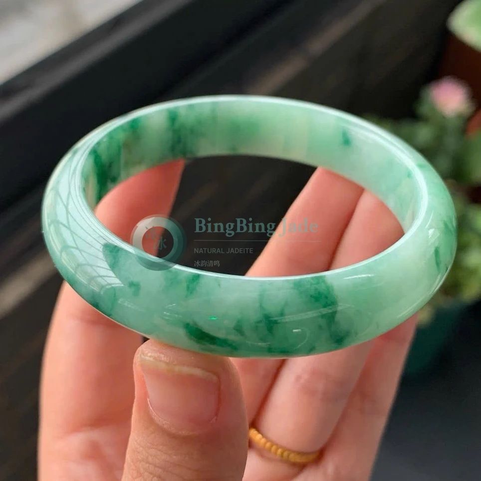 Floating Emerald Clouds on Spring Green Bangle 53mm
