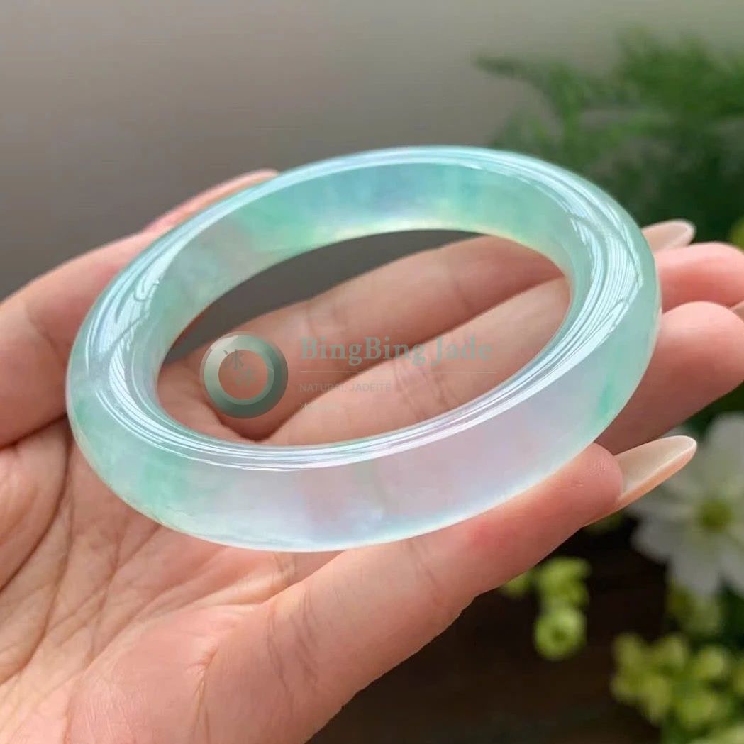 Icy Jelly Bangle with Floating Spring Green — 52mm