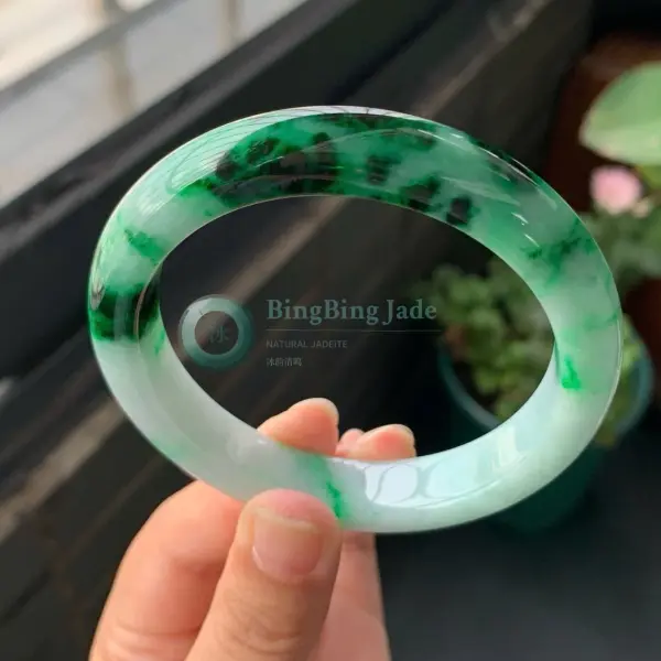 Emerald Splash on White — Jadeite Bangle 57mm