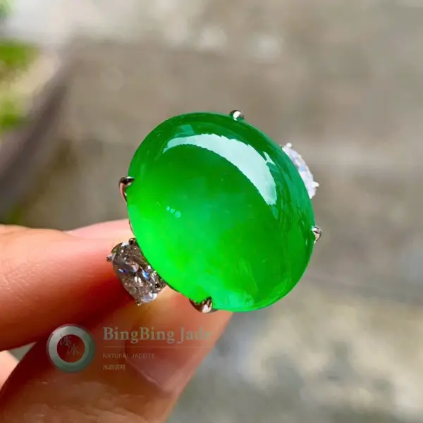 Yang Green Vivid Green Cabochon Jadeite Ring — Glowing正陽綠 Oval