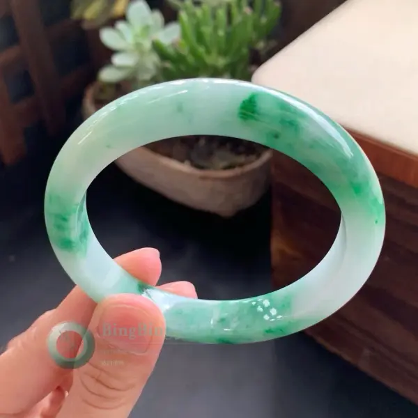 Spring Mist with Emerald Blooms Jadeite Bangle 61mm