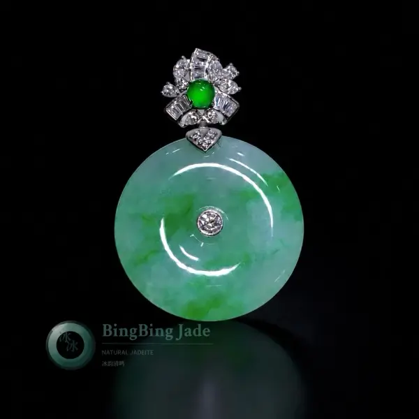 Luminous Celadon Píng Ān Kòu Pendant with Emerald Drift — 18K Diamond Setting
