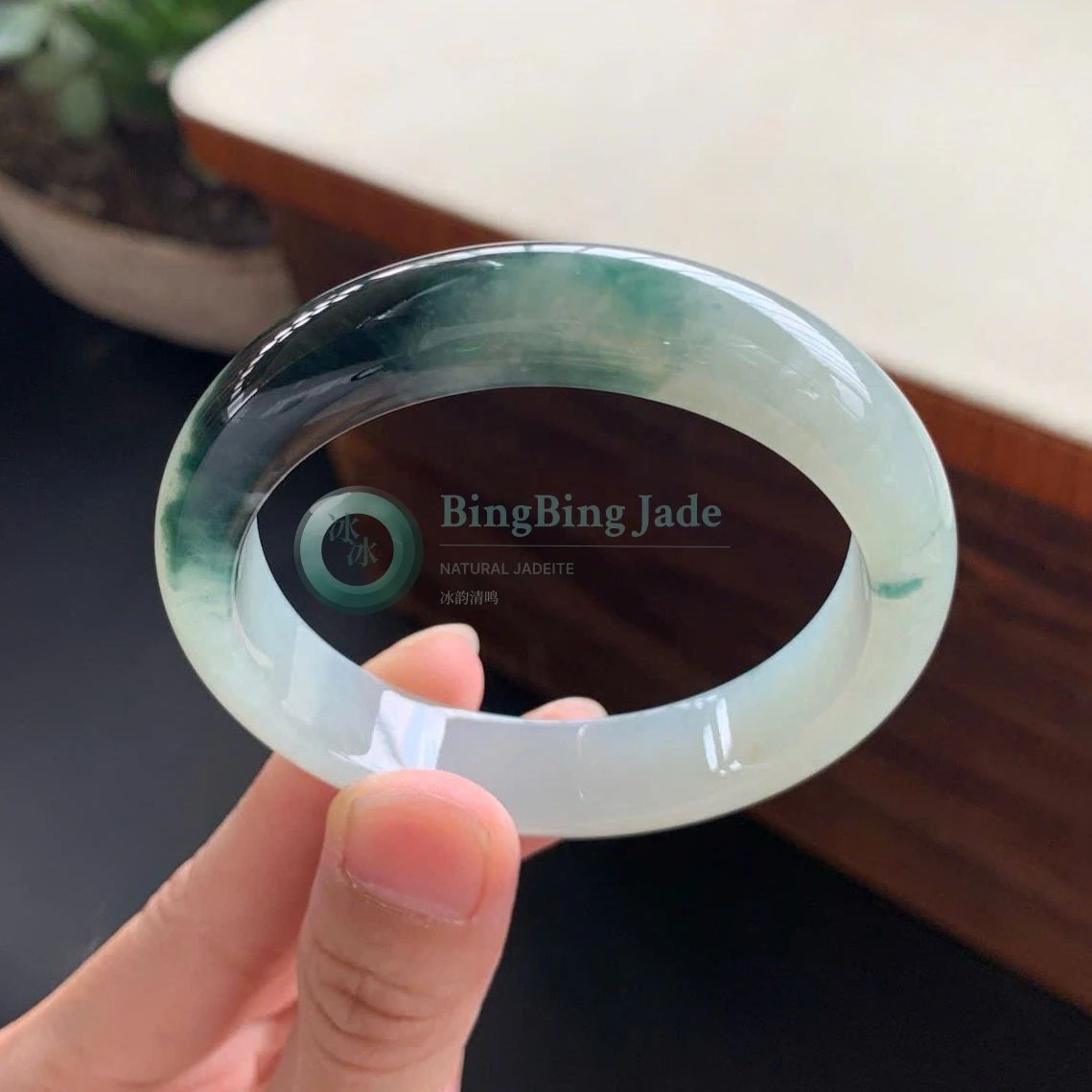 White Mist with Floating Emerald Clouds Bangle 53.6mm