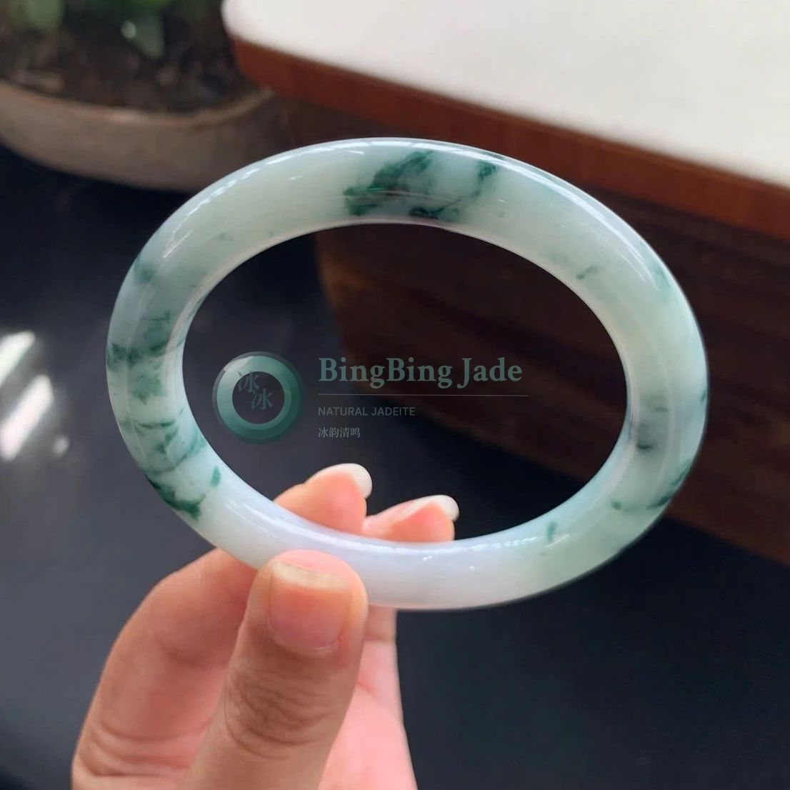 Moonlight with Floating Emerald Wisps Bangle 56mm