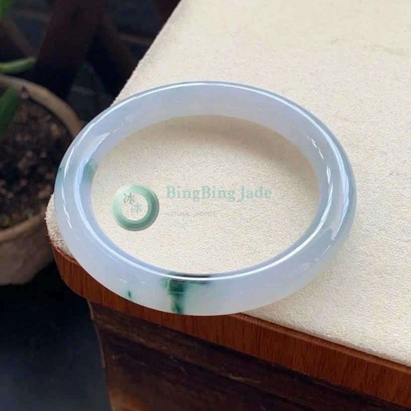 Icy Lavender Bangle with Deep Emerald Drift 53mm