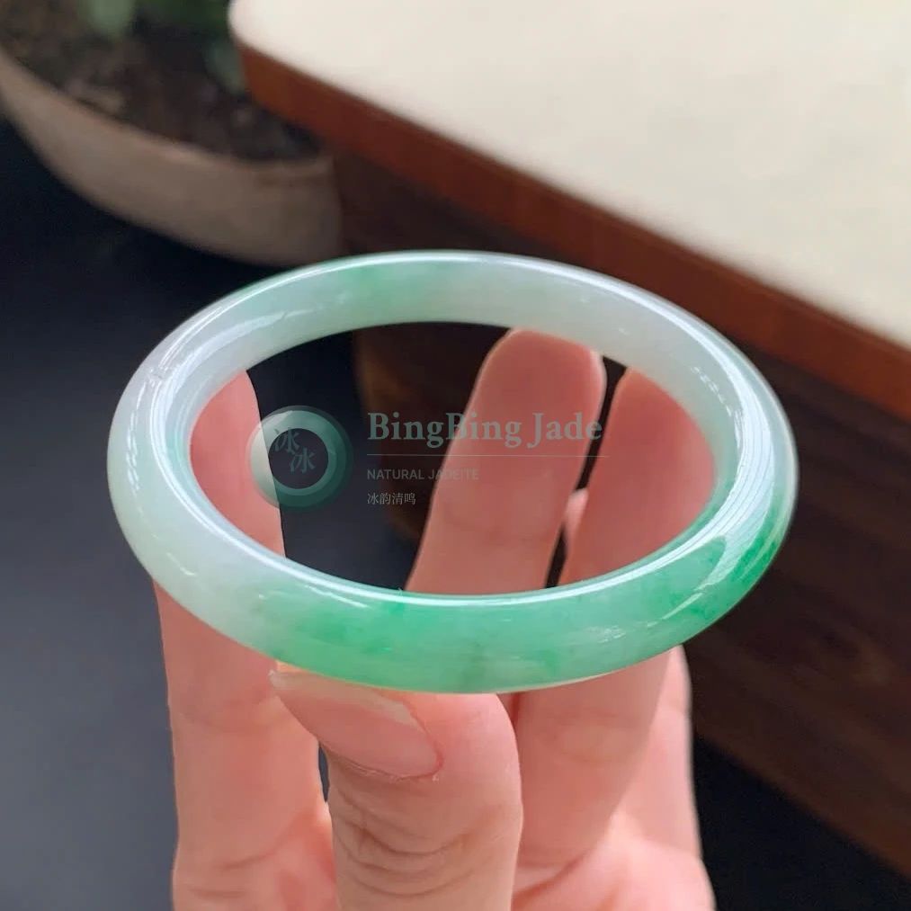 White Bangle with Vivid Emerald Bloom 51mm