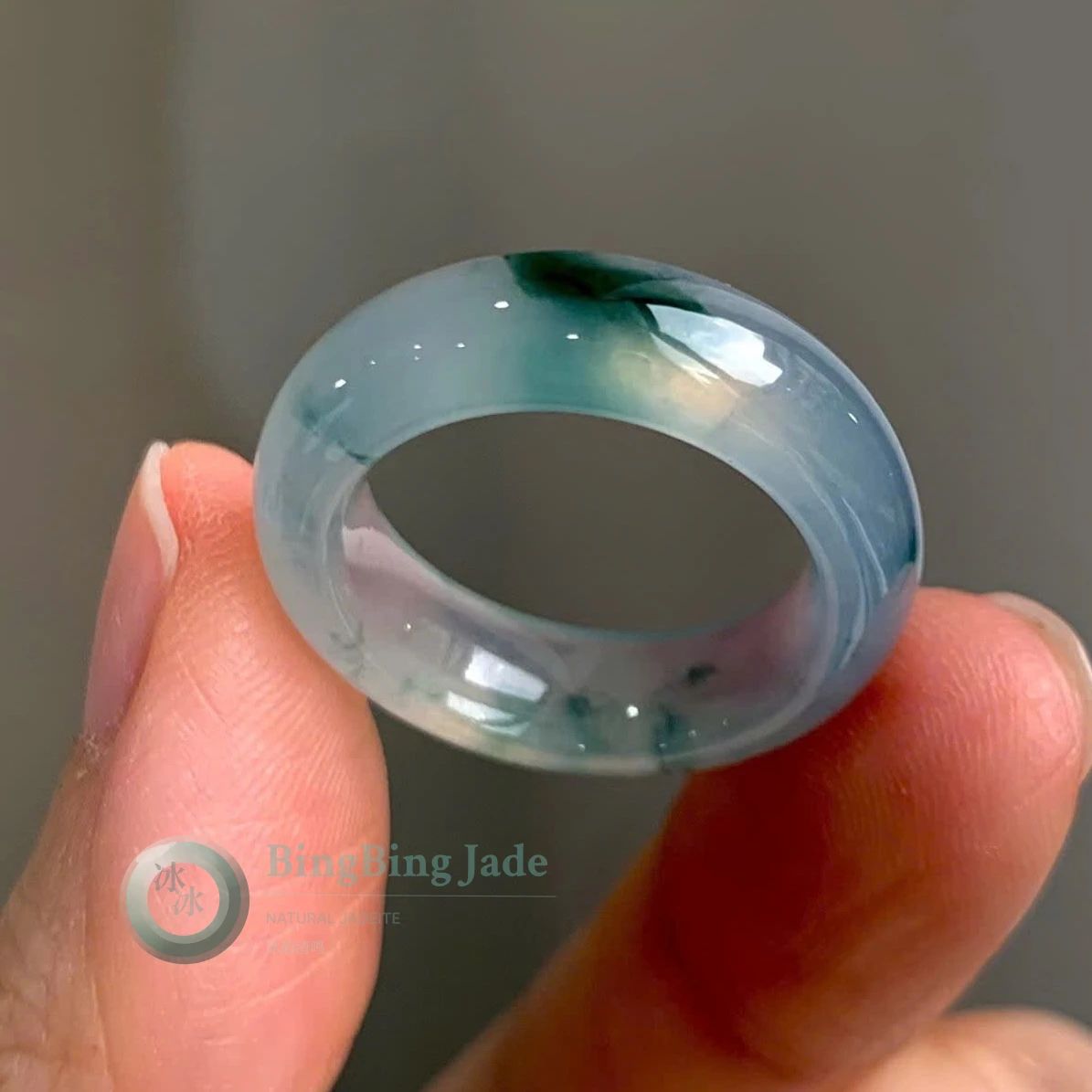 Icy Lavender Band with Floating Emerald Bloom — Jadeite Ring 16.2mm