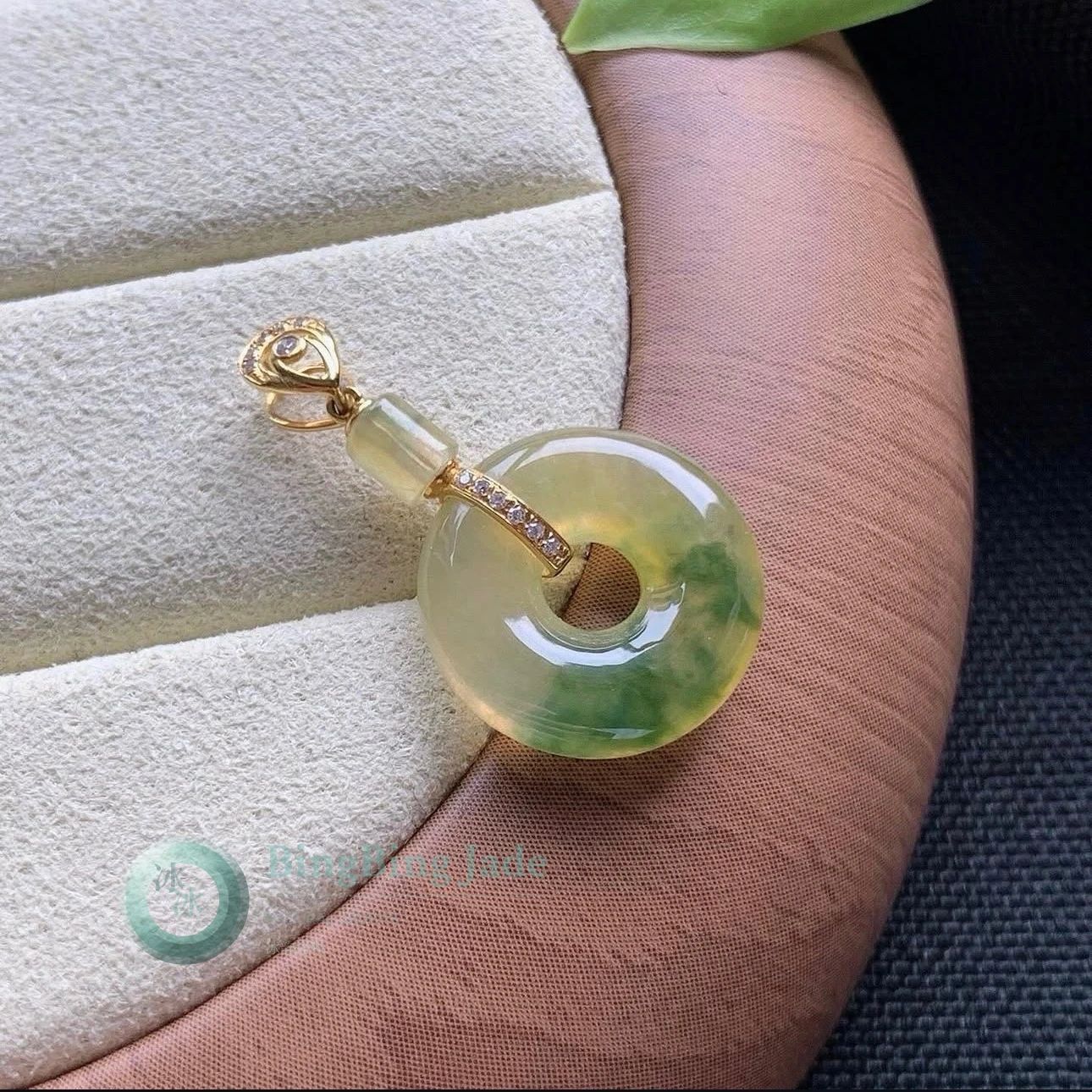Honey-Gold Floating Green Donut Pendant — Icy Glutinous Jadeite