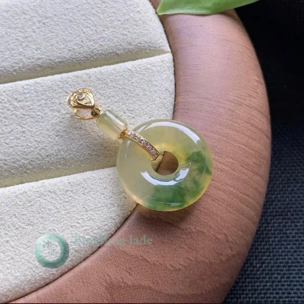 Honey-Gold Floating Green Donut Pendant — Icy Glutinous Jadeite