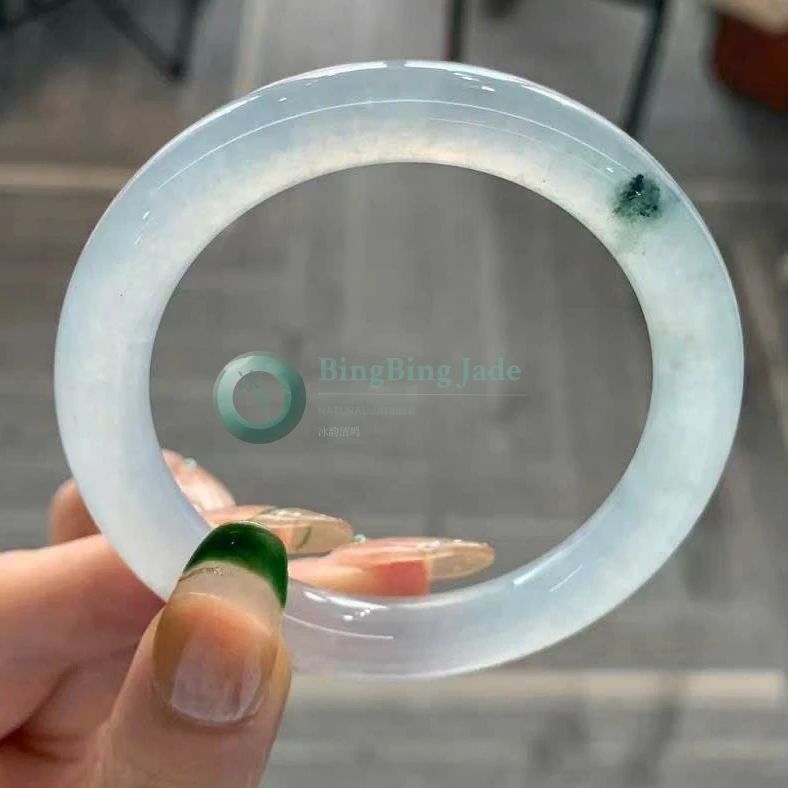 Icy Jelly Bangle with Floating Emerald Kiss 52mm