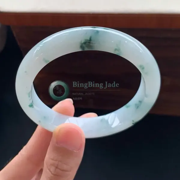 Snow Pale Lavender Bangle with Scattered Emerald Blooms 57.9mm