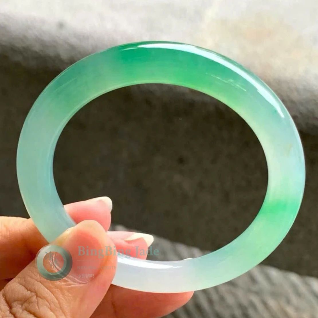 Icy Aqua Band with Vivid Emerald Flush — Bangle 51.6mm