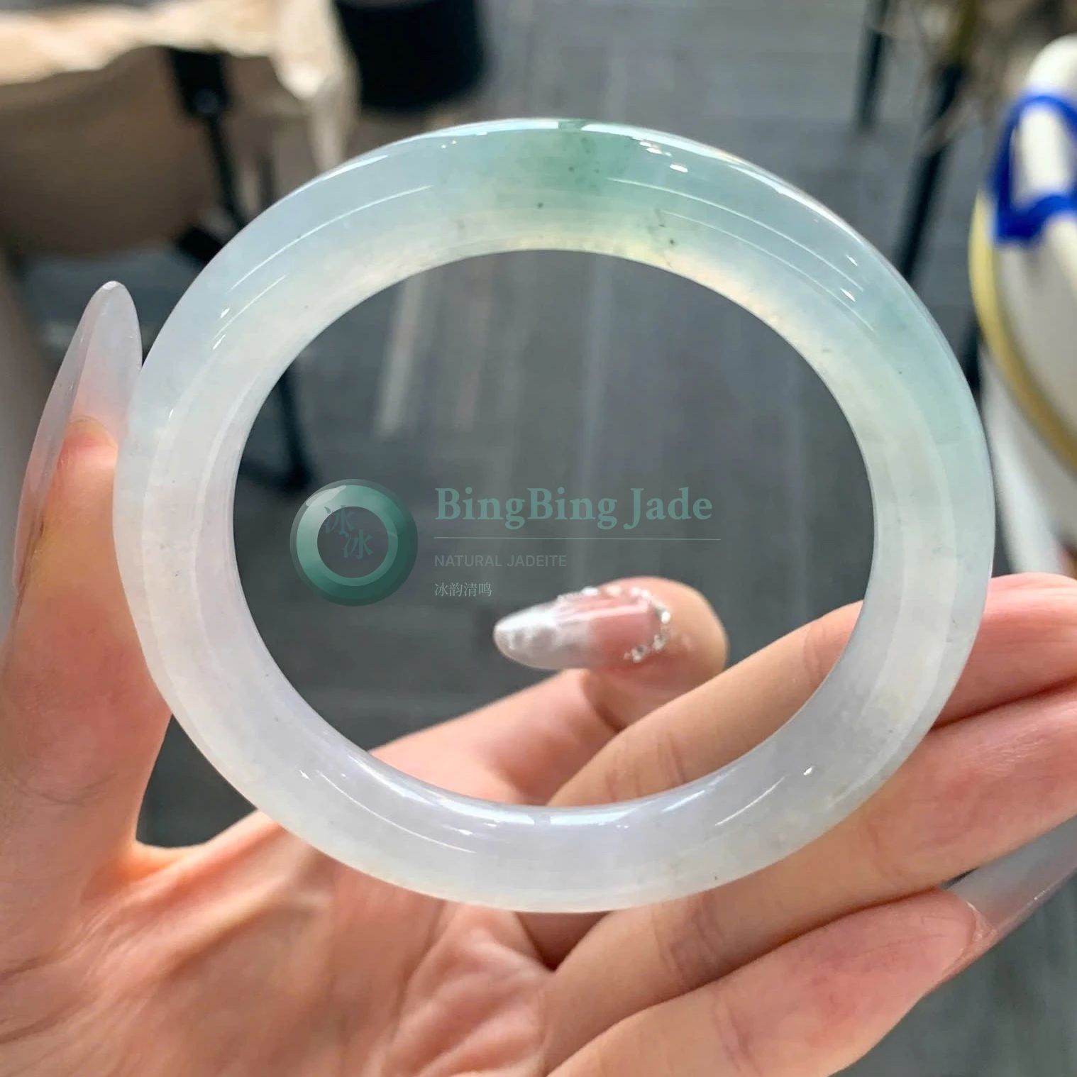 Icy White with Floating Green Kiss Bangle 54.8mm