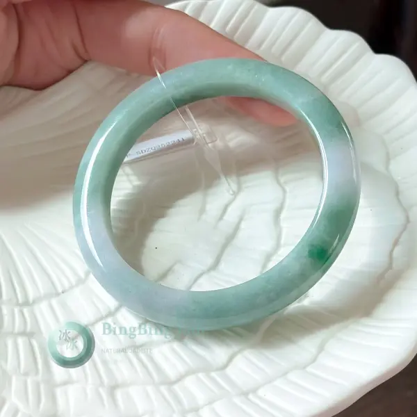 Misty Celadon with Emerald Kiss Bangle 55mm