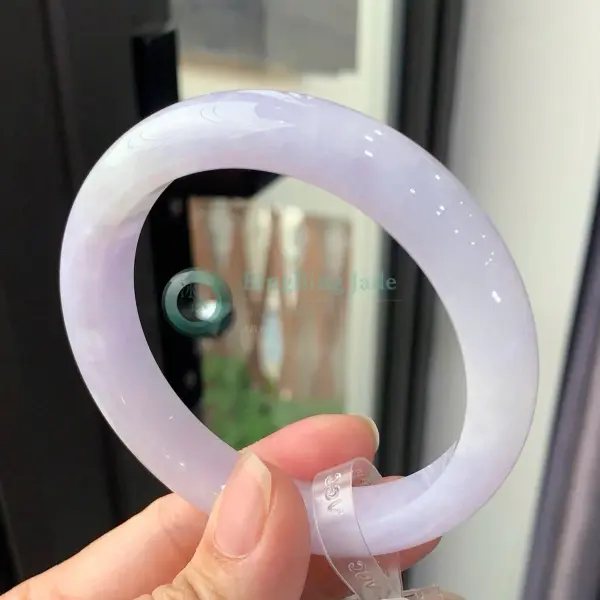 Lilac Bloom Round Bangle 58.7mm — Soft Lavender Pink with Gentle Translucency