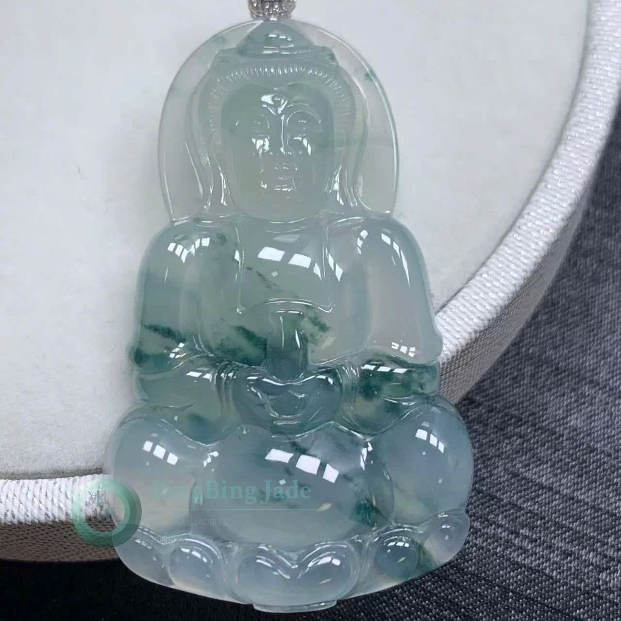 Icy Guanyin Pendant with Drifting Moss Veils — 46.4mm