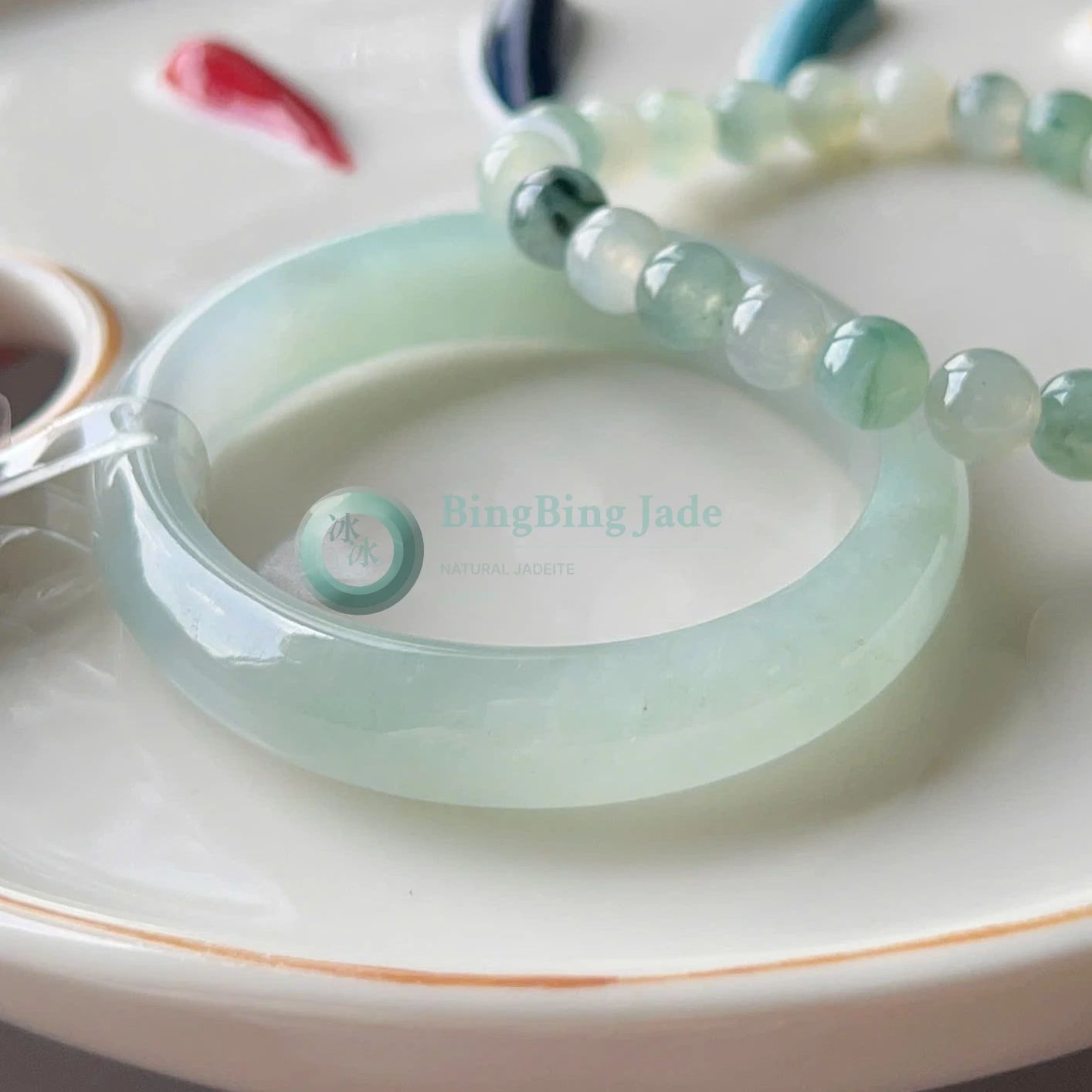 Icy Celadon Oval Bangle 53.5mm