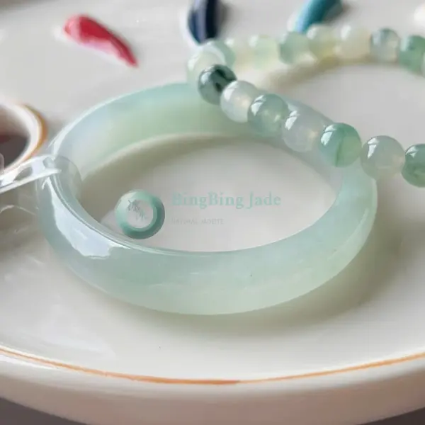 Icy Celadon Oval Bangle 53.5mm