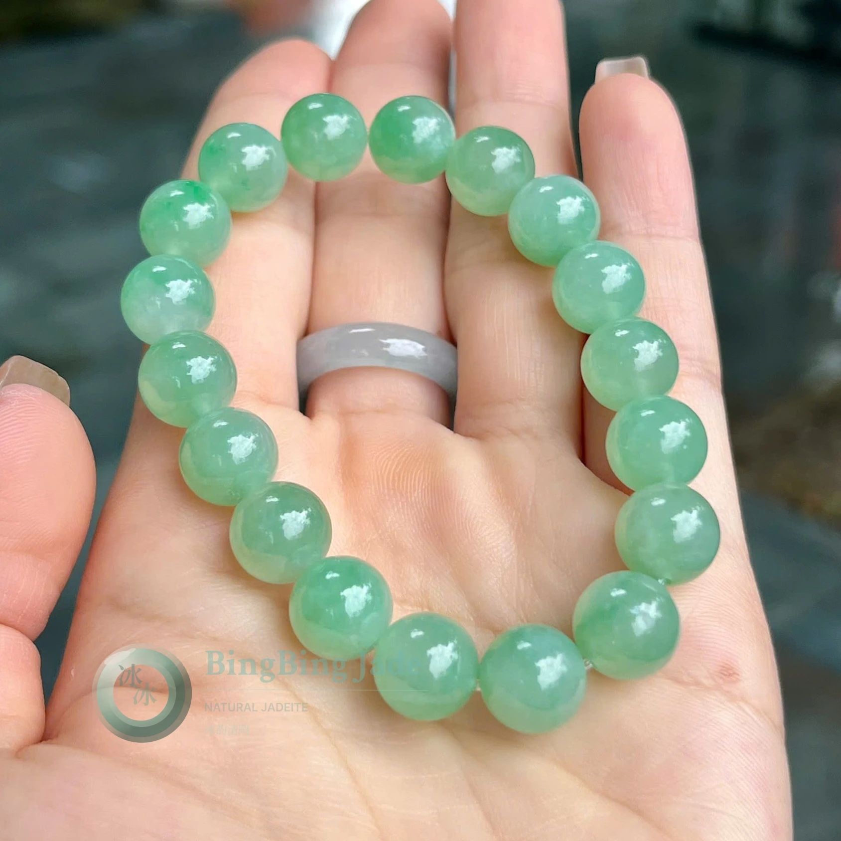Icy Spring Green Jadeite Bead Bracelet — Glowing Nếp Băng Translucency