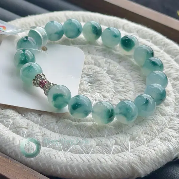 Floating Emerald Clouds Jelly — Jadeite Bead Bracelet 10mm