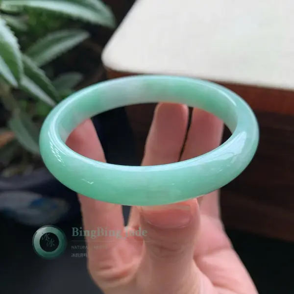 Soft Mint Jelly Bangle 57mm — Cool Spring Green with Gentle Glow
