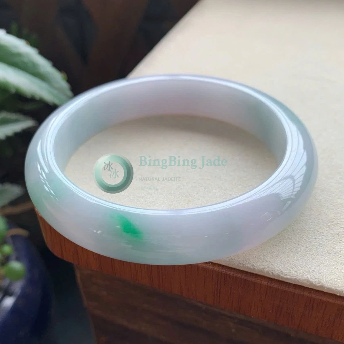 White Lavender with Emerald Kiss Bangle 59.8mm